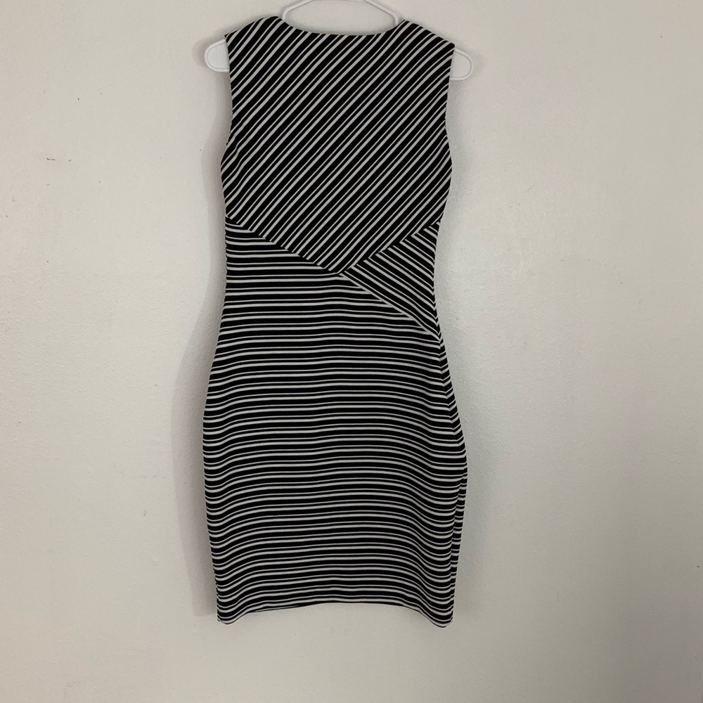 Calvin Klein Black & White Striped Dress Size 6 - Picture 5 of 5